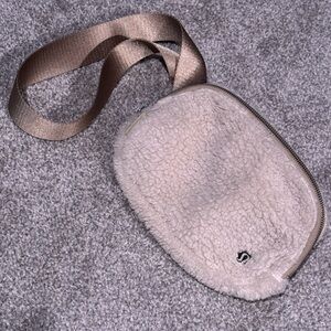 Lululemon Everywhere Belt Bag
